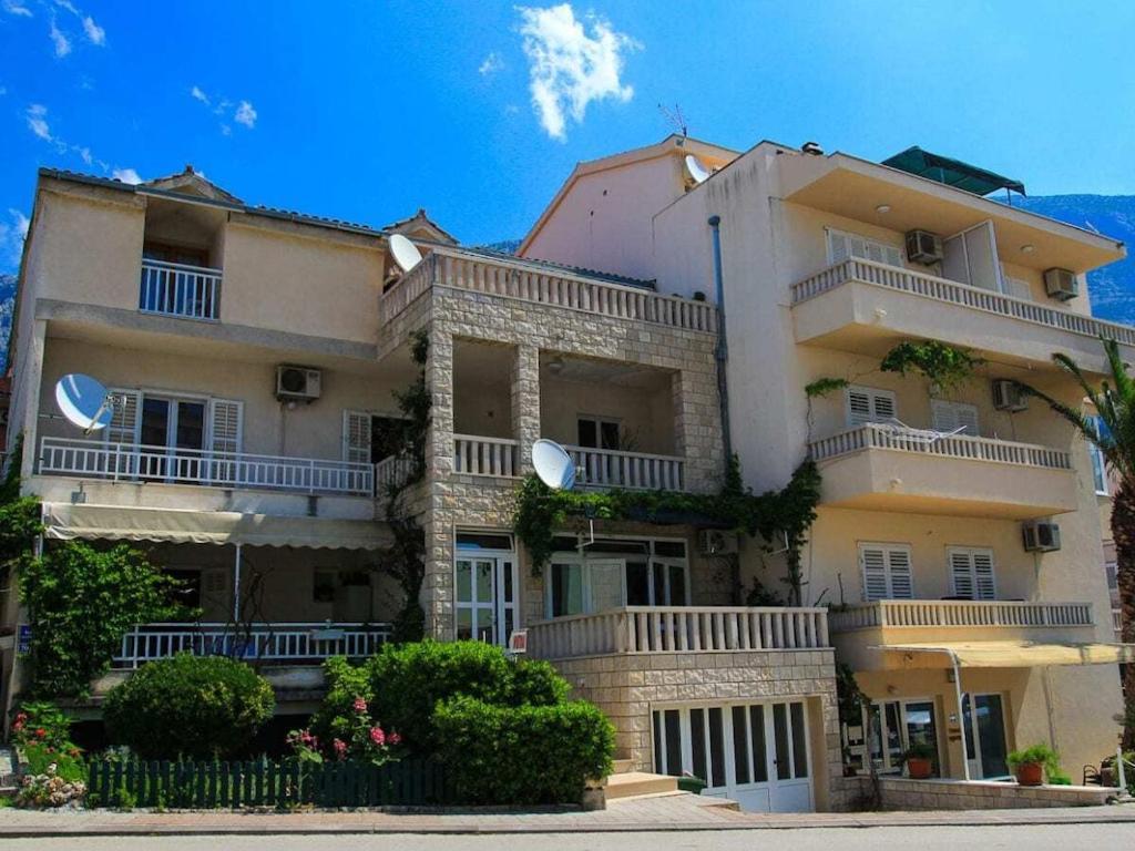 Ton I Comfortable Botel Makarska